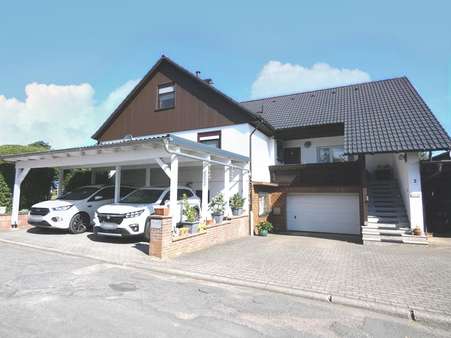 Außenansicht -Hof  - Einfamilienhaus in 64711 Erbach mit 215m² kaufen