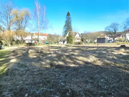 Oase in der Innenstadt. Traumgrundstück inklusive Baugenehmigung für einen Top-Bungalow