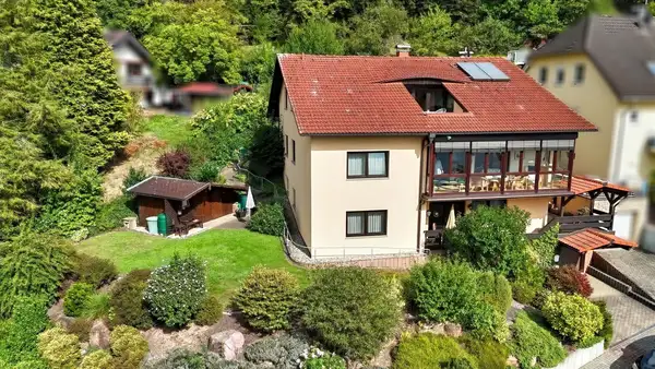 Sehr gepflegt und richtig viel Platz. Großes Wohnhaus mit bis zu 3 Wohnungen in Breuberg/Odw. 