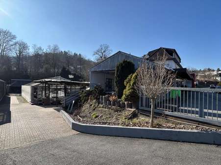 Zufahrt zum Grundstück - Mehrfamilienhaus in 64711 Erbach mit 257m² kaufen