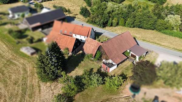 Schönes Hofensemble - Bauernhaus in 64756 Mossautal mit 146m² kaufen