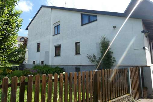 Seitenansicht Seitenansicht - Zweifamilienhaus in 64739 Höchst mit 165m² kaufen