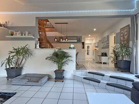 Blick aus dem Wohnbereich - Maisonette-Wohnung in 64711 Erbach mit 120m² kaufen