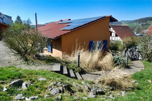 Ansicht Seite+Zuwegung vom Hof - Einfamilienhaus in 64385 Reichelsheim mit 163m² kaufen
