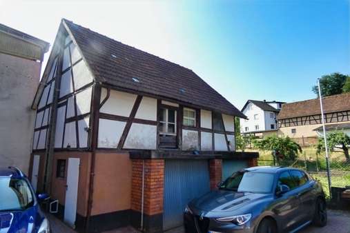 Nebengebäude mit 2 Garagen Nebengebäude mit 2 Garagen - Einfamilienhaus in 64750 Lützelbach mit 140m² kaufen