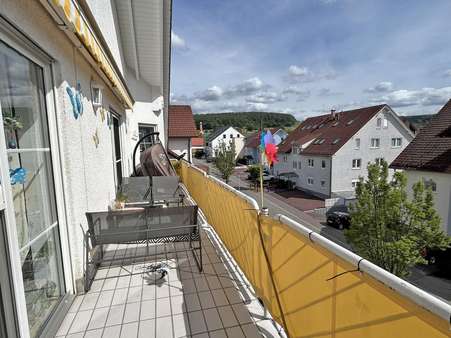 Großer sonniger Balkon - Dachgeschosswohnung in 64711 Erbach mit 98m² kaufen