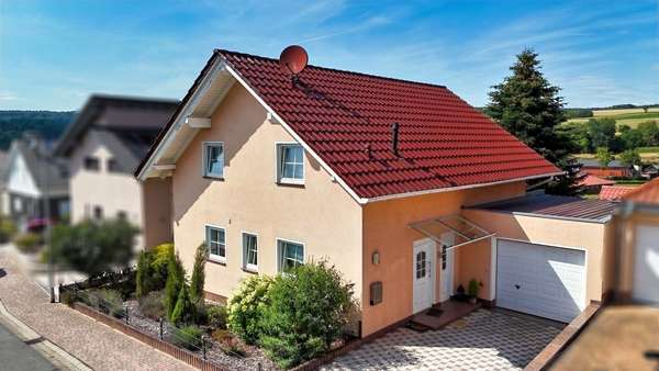 Ansicht Straßenseite-Eingang Ansicht Straßenseite-Eingang - Einfamilienhaus in 64732 Bad König mit 138m² kaufen