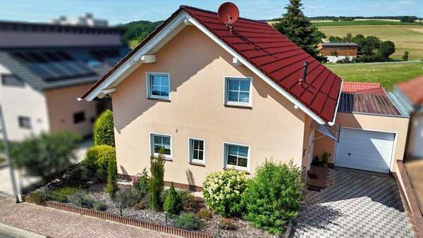 Ansicht Straßenseite Ansicht Straßenseite - Einfamilienhaus in 64732 Bad König mit 138m² kaufen