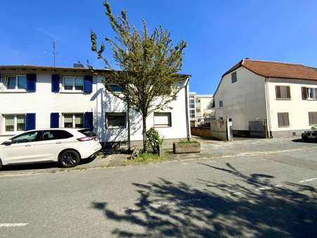 Straßenansicht - Doppelhaushälfte in 65451 Kelsterbach mit 114m² kaufen