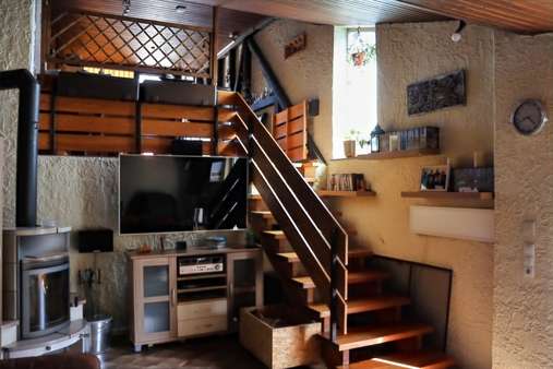Wohnzimmer mit Aufgang zum Essbereich DG - Einfamilienhaus in 67550 Worms mit 286m² kaufen