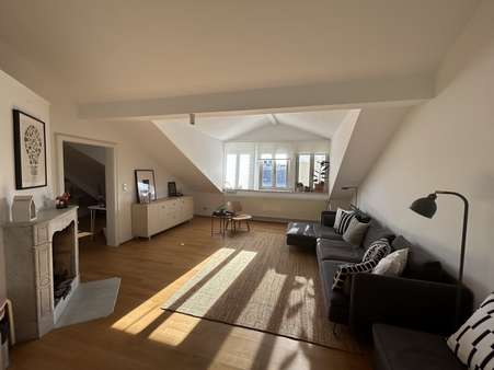 Wohnzimmer - Dachgeschosswohnung in 65185 Wiesbaden mit 93m² kaufen