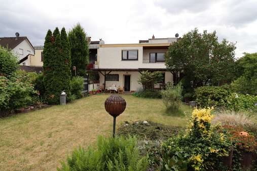 Außenansicht Außenansicht - Doppelhaushälfte in 65428 Rüsselsheim mit 183m² kaufen