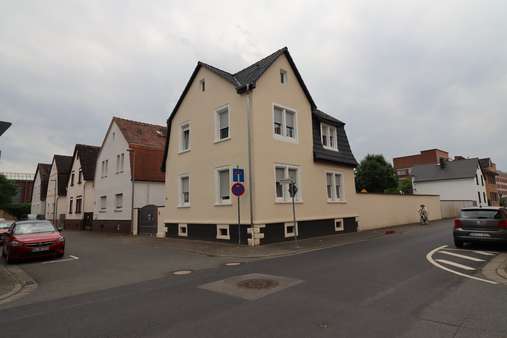 Außenansicht Außenansicht - Einfamilienhaus in 65428 Rüsselsheim mit 129m² kaufen