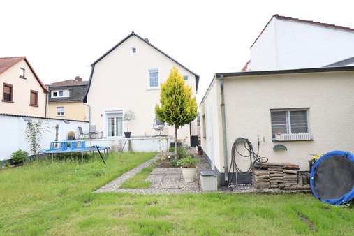 Gartenseite Gartenseite - Einfamilienhaus in 65428 Rüsselsheim mit 129m² kaufen