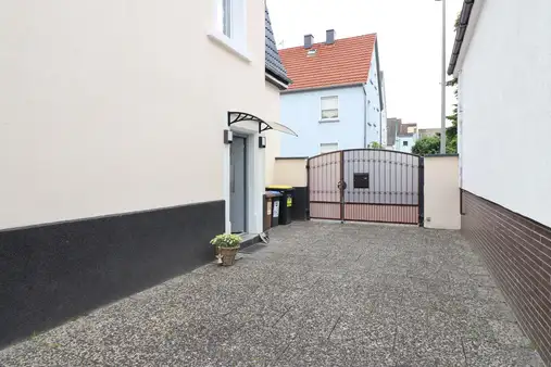 *** Einfamilienhaus mit Garten ***