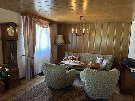 Wohnzimmer im EG Wohnzimmer im EG - Zweifamilienhaus in 65468 Trebur mit 248m² kaufen