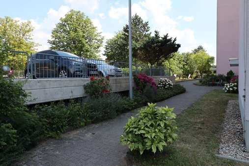 Zuweg mit Parkdeck Zuweg mit Parkdeck - Etagenwohnung in 65428 Rüsselsheim mit 67m² kaufen