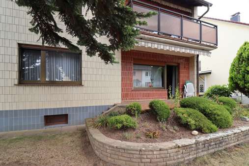 Terrasse Terrasse - Zweifamilienhaus in 65474 Bischofsheim mit 179m² kaufen