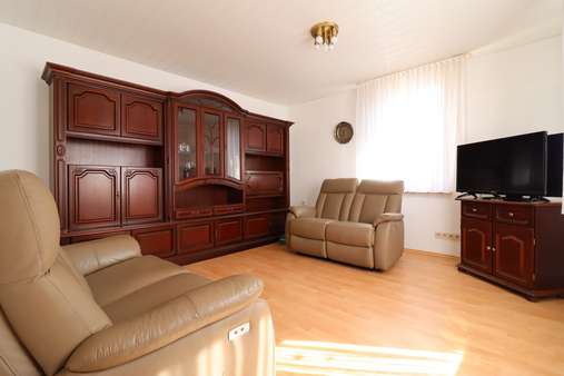 Wohnzimmer Erdgeschoss Wohnzimmer Erdgeschoss - Einfamilienhaus in 65474 Bischofsheim mit 123m² kaufen