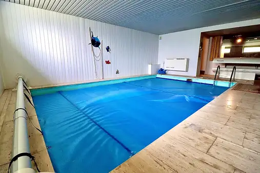     ***In Top-Lage von Königstädten***
Großer exklusiver Bungalow zur Sanierung
