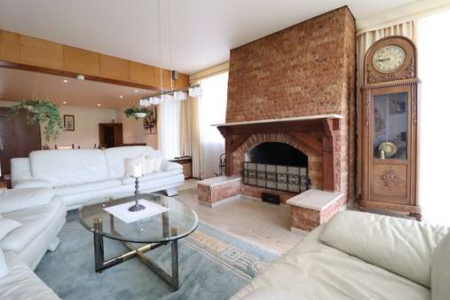 Wohnzimmer - Bungalow in 65428 Rüsselsheim mit 261m² kaufen