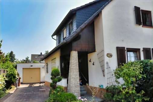 Einfahrt zur Garage - Einfamilienhaus in 65428 Rüsselsheim mit 149m² kaufen