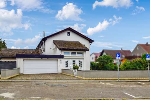 Straßenansicht - Zweifamilienhaus in 64839 Münster mit 280m² kaufen