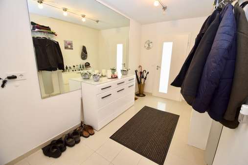 Garderobe - Bungalow in 63322 Rödermark mit 355m² kaufen