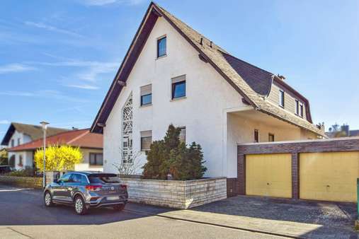 Straßenansicht - Zweifamilienhaus in 64859 Eppertshausen mit 241m² kaufen