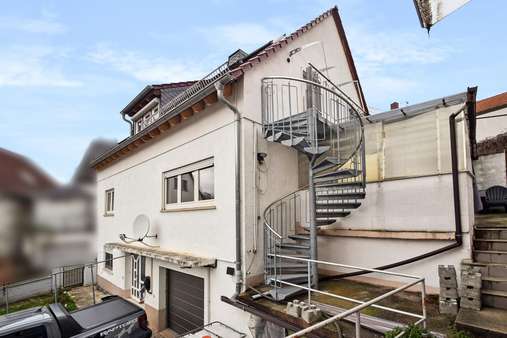 Hofansicht - Zweifamilienhaus in 64823 Groß-Umstadt mit 195m² kaufen