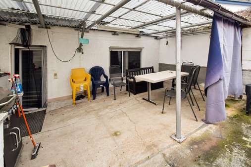 Terrasse - Zweifamilienhaus in 64823 Groß-Umstadt mit 195m² kaufen