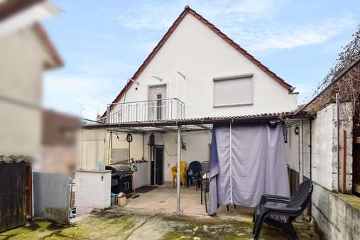 Terrasse und Zugang ins Dachgeschoss - Zweifamilienhaus in 64823 Groß-Umstadt mit 195m² kaufen