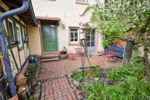 Hauseingang und Terrasse - Einfamilienhaus in 64853 Otzberg mit 129m² kaufen