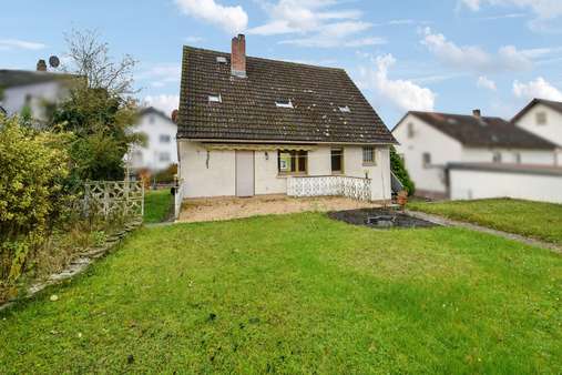 Gartenansicht - Einfamilienhaus in 64823 Groß-Umstadt mit 184m² kaufen