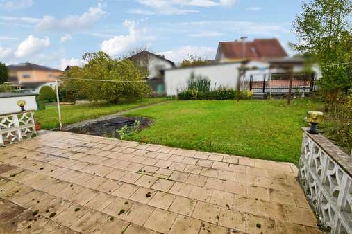 Terrasse und Garten - Einfamilienhaus in 64823 Groß-Umstadt mit 184m² kaufen