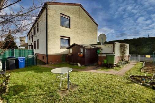 Gartenansicht - Zweifamilienhaus in 64832 Babenhausen mit 164m² kaufen