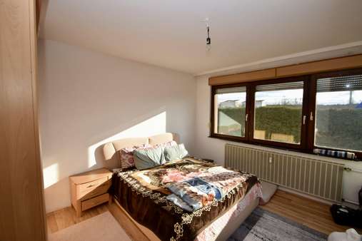 OG - Schlafzimmer - Zweifamilienhaus in 64832 Babenhausen mit 164m² kaufen
