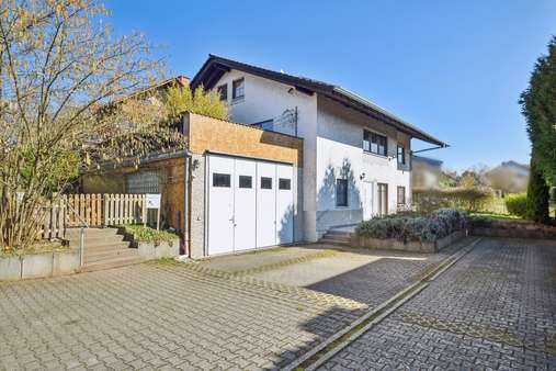 Hofansicht Hofansicht - Einfamilienhaus in 64853 Otzberg mit 256m² kaufen