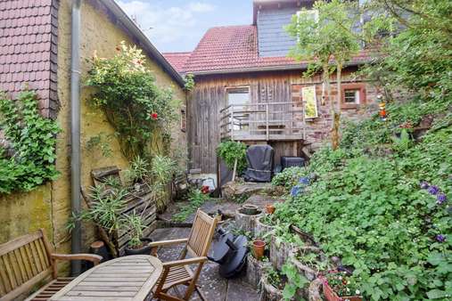 Gartenansicht und Terrasse (Wohnung 1) - Zweifamilienhaus in 64853 Otzberg mit 233m² kaufen