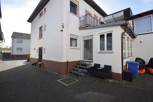 Hofansicht - Erdgeschosswohnung in 64807 Dieburg mit 108m² kaufen