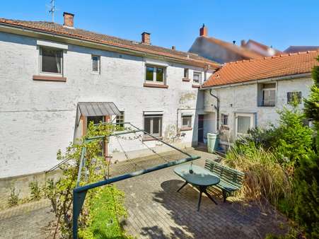 Hofansicht - Einfamilienhaus in 64823 Groß-Umstadt mit 138m² kaufen
