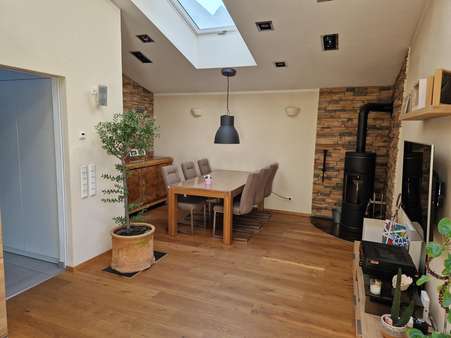 EG - offener Wohn-/ Esszimmerbereich mit Holzofen - Doppelhaushälfte in 64846 Groß-Zimmern mit 147m² kaufen