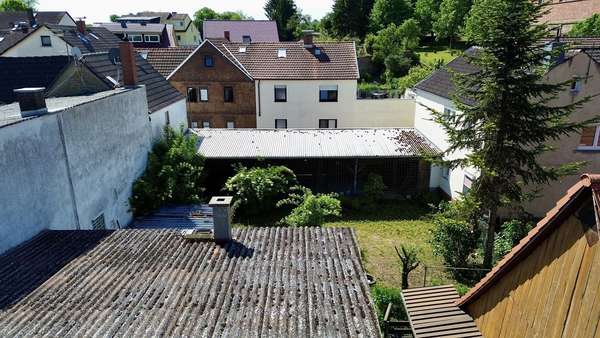 Drohnenansicht Stellplätze - Mehrfamilienhaus in 64850 Schaafheim mit 268m² kaufen