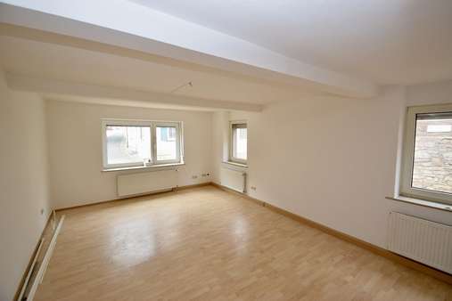 EG - Wohnzimmer - Zweifamilienhaus in 63762 Großostheim mit 251m² kaufen