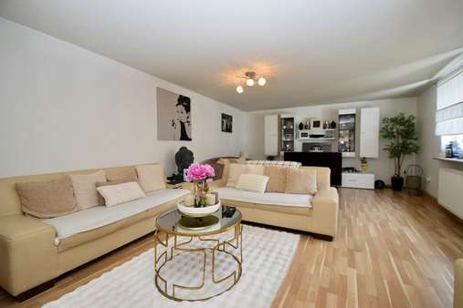 OG - Wohnzimmer - Zweifamilienhaus in 63762 Großostheim mit 251m² kaufen