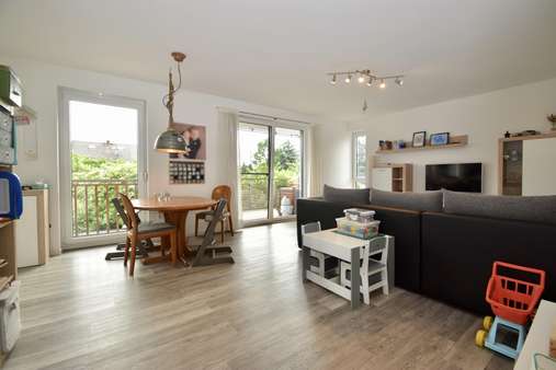 Wohn- / Esszimmer Wohn- / Esszimmer - Etagenwohnung in 64807 Dieburg mit 98m² mieten