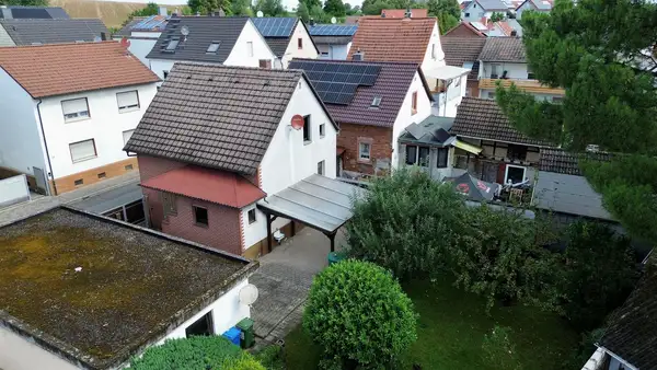 Einfamilienhaus mit Nebengebäude in Spachbrücken
