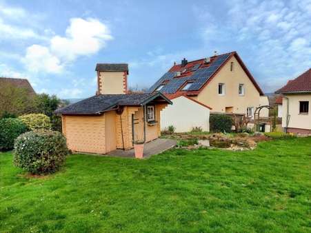 Gartenbereich mit Gartenhütte und Teich - Einfamilienhaus in 64354 Reinheim mit 92m² kaufen