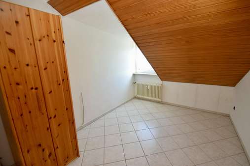 Schlafzimmer 2 - Dachgeschosswohnung in 64380 Roßdorf mit 72m² kaufen