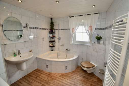 EG - Badezimmer EG - Badezimmer - Einfamilienhaus in 64846 Groß-Zimmern mit 173m² kaufen